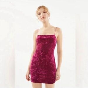 UO Urban Renewal Women’s Small Magenta Pink Velvet Strappy Mini Cocktail Dress S